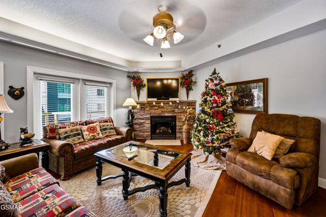 513 McCarter Rd Apt 5S, Gatlinburg, TN 37738