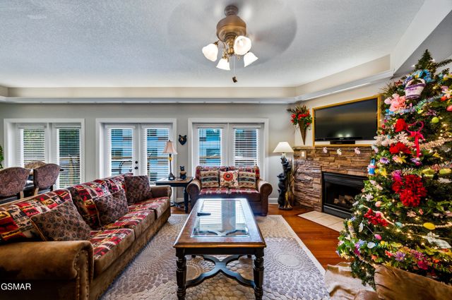 513 McCarter Rd Apt 5S, Gatlinburg, TN 37738