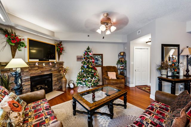 513 McCarter Rd Apt 5S, Gatlinburg, TN 37738
