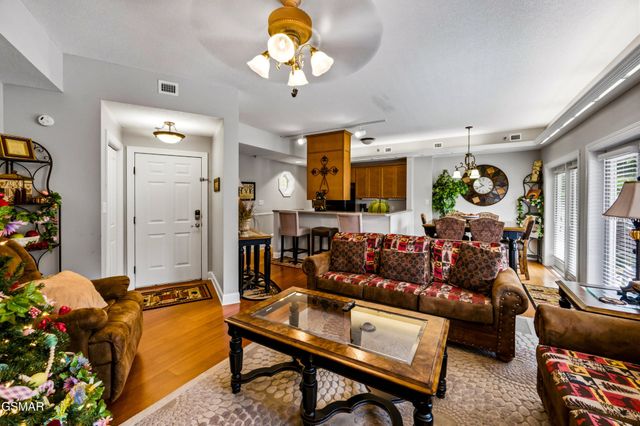 513 McCarter Rd Apt 5S, Gatlinburg, TN 37738