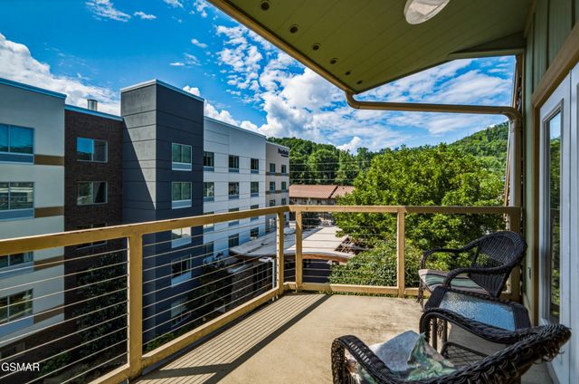 513 McCarter Rd Apt 5S, Gatlinburg, TN 37738