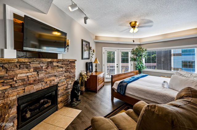513 McCarter Rd Apt 5S, Gatlinburg, TN 37738