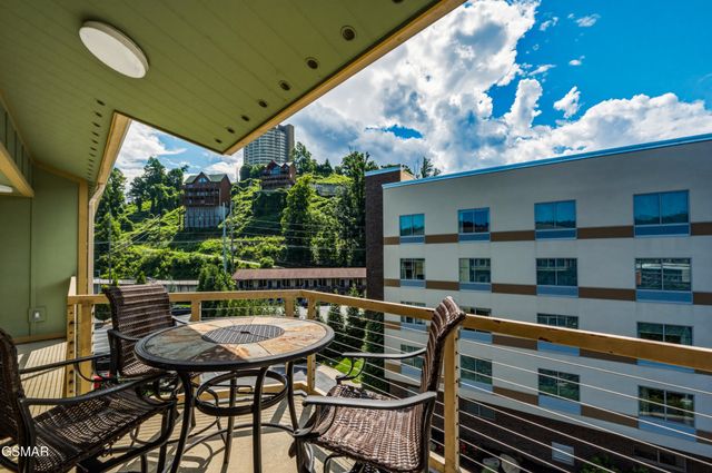 513 McCarter Rd Apt 5S, Gatlinburg, TN 37738