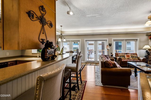 513 McCarter Rd Apt 5S, Gatlinburg, TN 37738