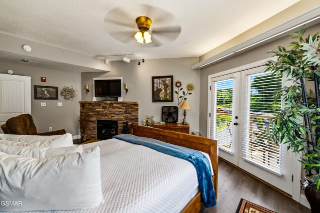 513 McCarter Rd Apt 5S, Gatlinburg, TN 37738