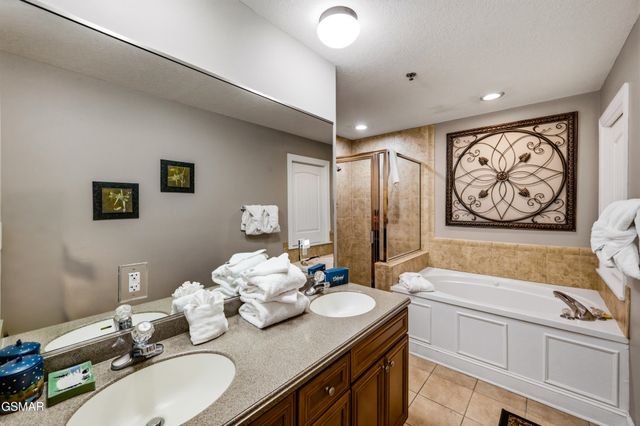 513 McCarter Rd Apt 5S, Gatlinburg, TN 37738