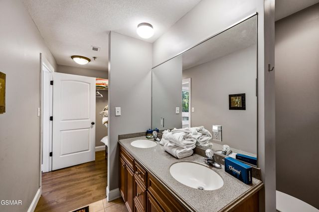 513 McCarter Rd Apt 5S, Gatlinburg, TN 37738