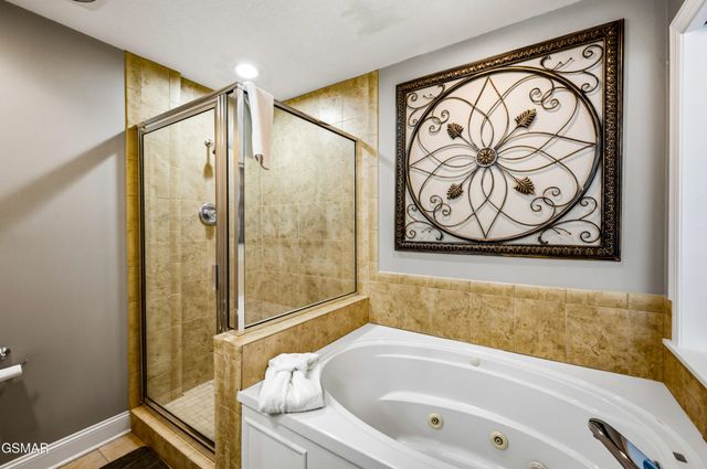 513 McCarter Rd Apt 5S, Gatlinburg, TN 37738
