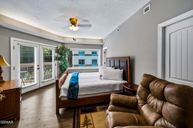 513 McCarter Rd Apt 5S, Gatlinburg, TN 37738