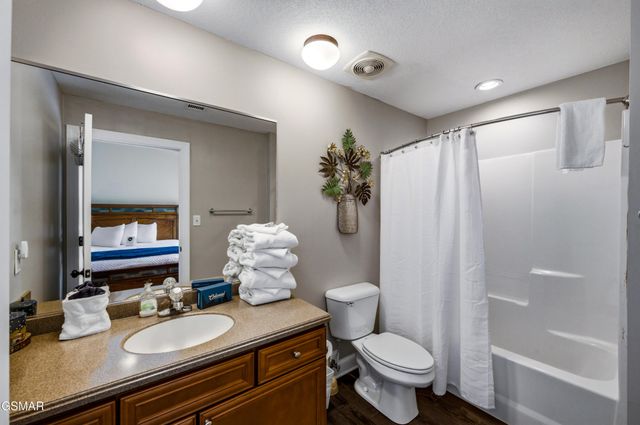 513 McCarter Rd Apt 5S, Gatlinburg, TN 37738