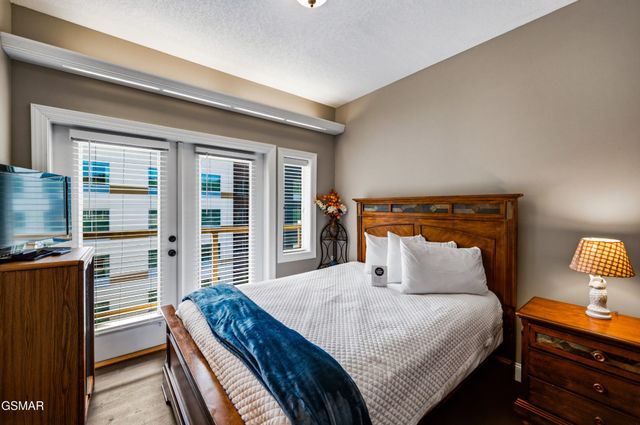 513 McCarter Rd Apt 5S, Gatlinburg, TN 37738
