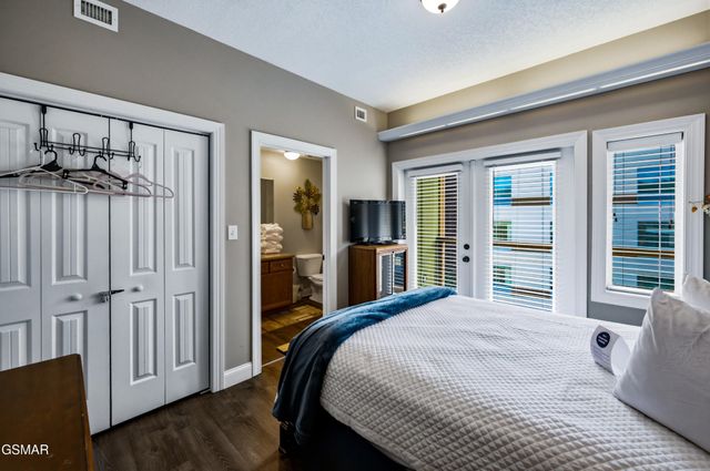 513 McCarter Rd Apt 5S, Gatlinburg, TN 37738