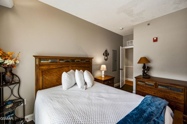 513 McCarter Rd Apt 5S, Gatlinburg, TN 37738