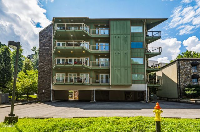 513 McCarter Rd Apt 5S, Gatlinburg, TN 37738