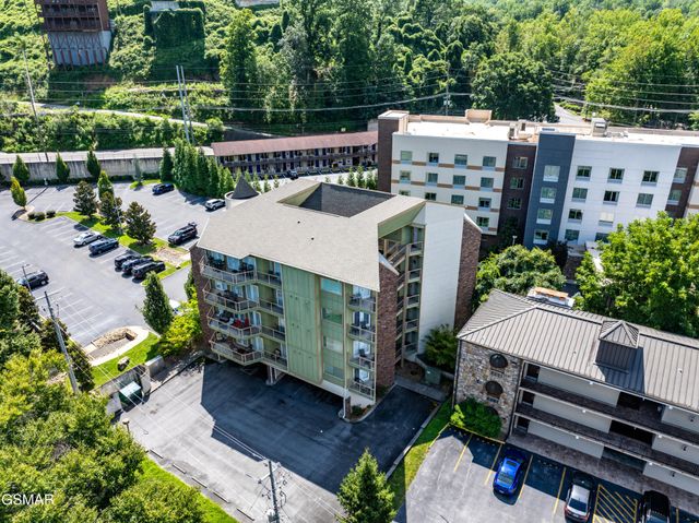 513 McCarter Rd Apt 5S, Gatlinburg, TN 37738