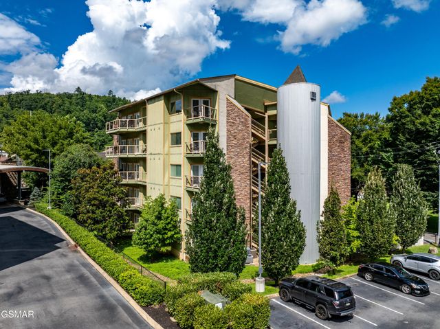 513 McCarter Rd Apt 5S, Gatlinburg, TN 37738