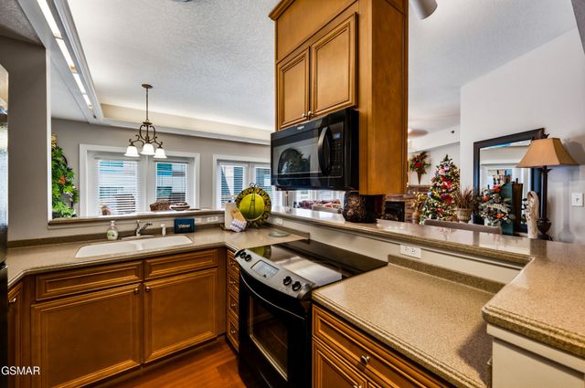 513 McCarter Rd Apt 5S, Gatlinburg, TN 37738