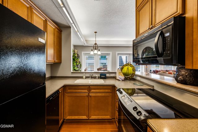 513 McCarter Rd Apt 5S, Gatlinburg, TN 37738
