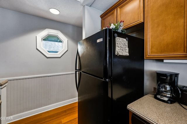 513 McCarter Rd Apt 5S, Gatlinburg, TN 37738