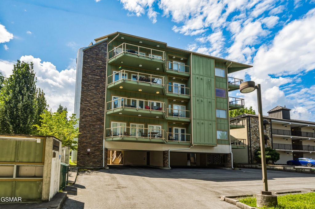 513 McCarter Rd Apt 5S, Gatlinburg, TN 37738