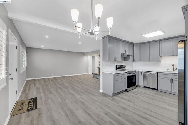 2133 Santa Clara Ave 328, Alameda, CA 94501