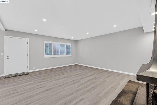 2133 Santa Clara Ave 328, Alameda, CA 94501