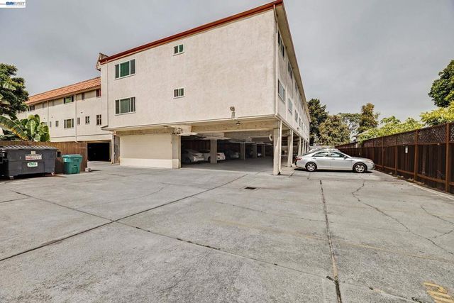 2133 Santa Clara Ave 328, Alameda, CA 94501
