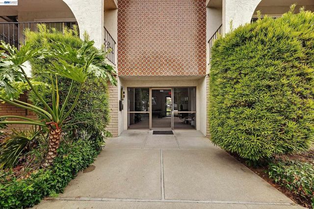 2133 Santa Clara Ave 328, Alameda, CA 94501