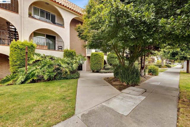2133 Santa Clara Ave 328, Alameda, CA 94501