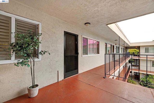2133 Santa Clara Ave 328, Alameda, CA 94501