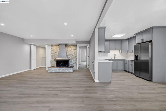 2133 Santa Clara Ave 328, Alameda, CA 94501