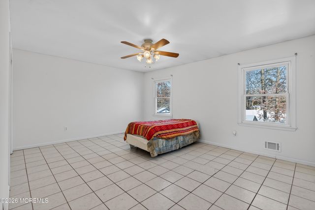 102 Tarnov Court, Manchester, NJ 08759