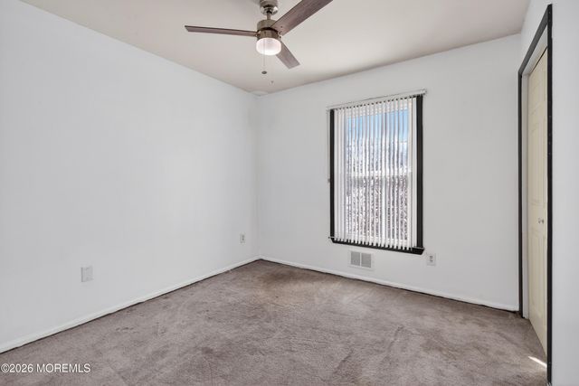 102 Tarnov Court, Manchester, NJ 08759