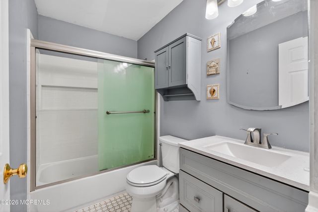 102 Tarnov Court, Manchester, NJ 08759