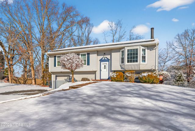 102 Tarnov Court, Manchester, NJ 08759