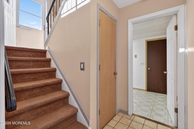 102 Tarnov Court, Manchester, NJ 08759