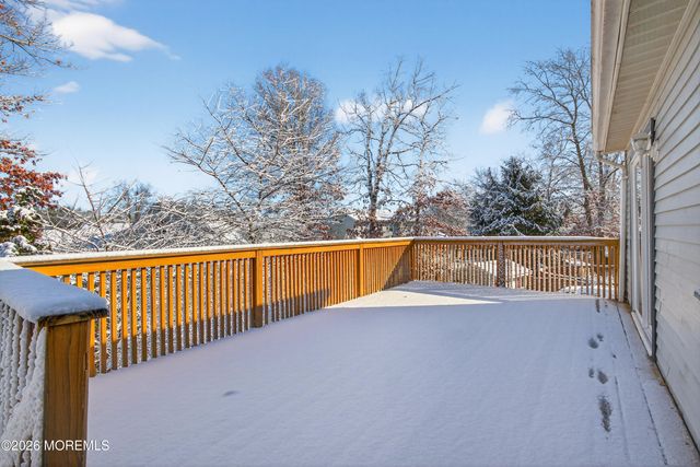 102 Tarnov Court, Manchester, NJ 08759