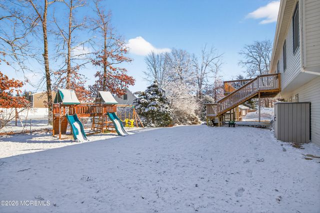 102 Tarnov Court, Manchester, NJ 08759