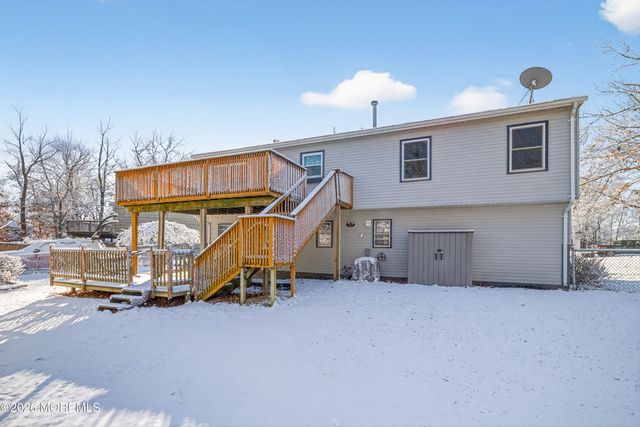 102 Tarnov Court, Manchester, NJ 08759