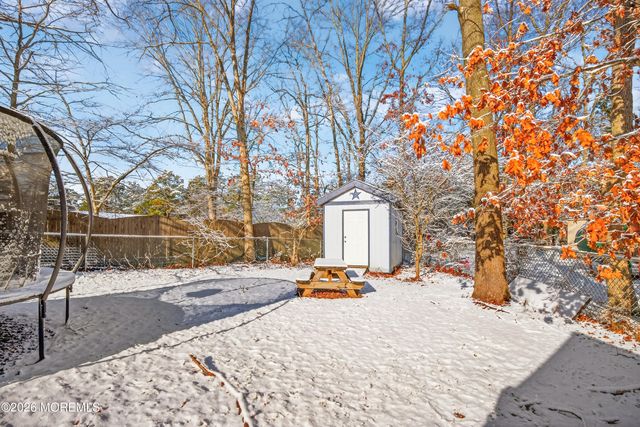 102 Tarnov Court, Manchester, NJ 08759