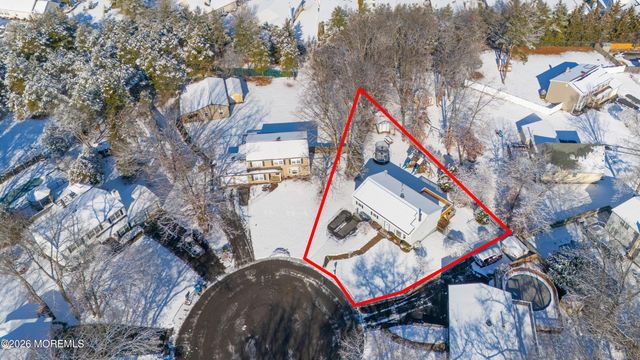 102 Tarnov Court, Manchester, NJ 08759