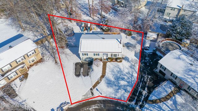 102 Tarnov Court, Manchester, NJ 08759