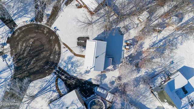 102 Tarnov Court, Manchester, NJ 08759