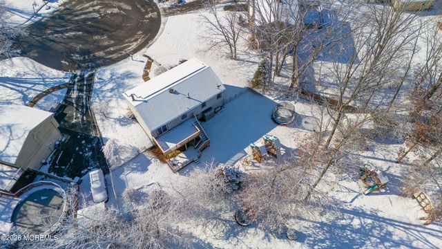 102 Tarnov Court, Manchester, NJ 08759