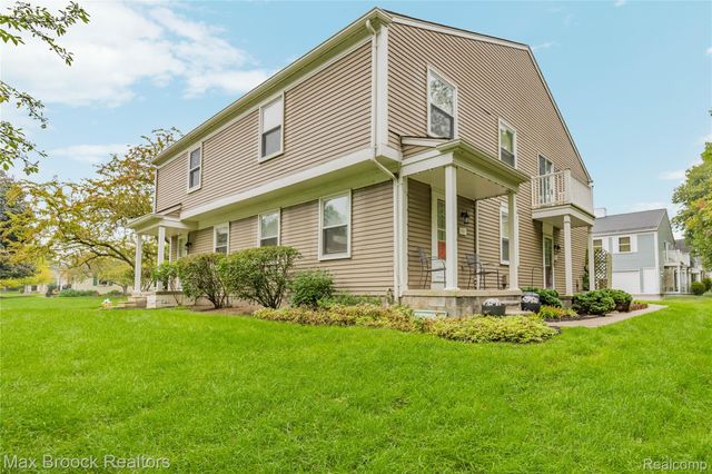 387 Neptune Drive, Walled Lake, MI 48390