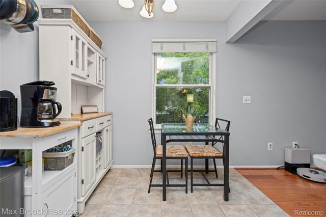 387 Neptune Drive, Walled Lake, MI 48390