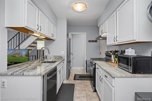 387 Neptune Drive, Walled Lake, MI 48390