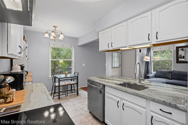 387 Neptune Drive, Walled Lake, MI 48390