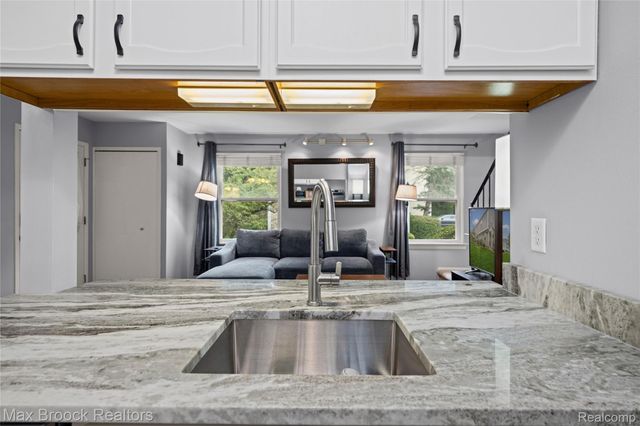 387 Neptune Drive, Walled Lake, MI 48390