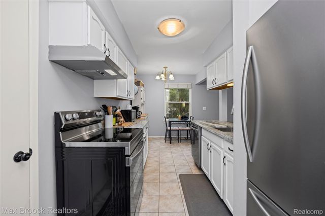 387 Neptune Drive, Walled Lake, MI 48390